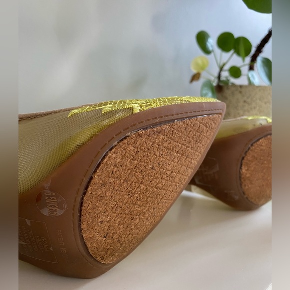 Neon Yellow Lace and Mesh Heels by Jessica Simpson - Picture 6 of 8